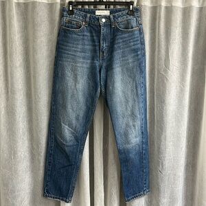 TopShop medium wash mom Jean, great condition, SIZE 26- Perfect closet staple